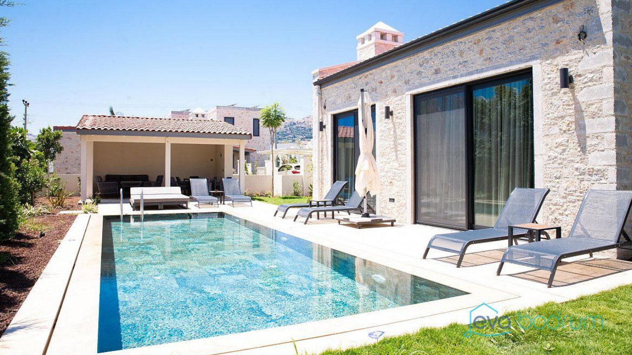 Tatilcilere Bir Darbe Daha: Otel Yerine Toplanıp Ev Tutmak da Hayal Oldu! İşte İlçe İlçe Listesi