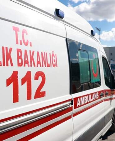Tavuk Yemi Yüklü Tır Şarampole Uçtu: 3 Çocuk Yaralı
