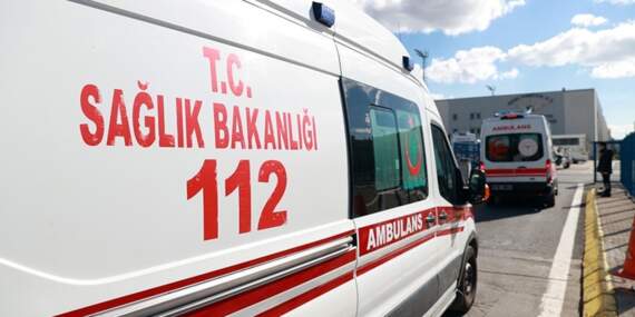 Tavuk Yemi Yüklü Tır Şarampole Uçtu: 3 Çocuk Yaralı