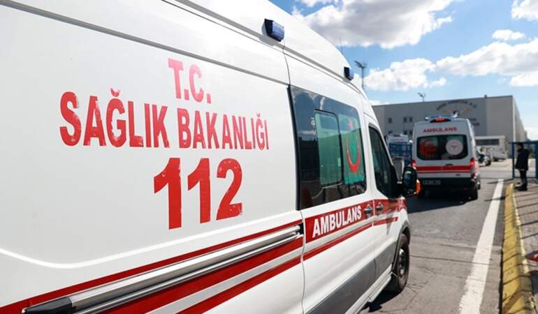 Tavuk Yemi Yüklü Tır Şarampole Uçtu: 3 Çocuk Yaralı