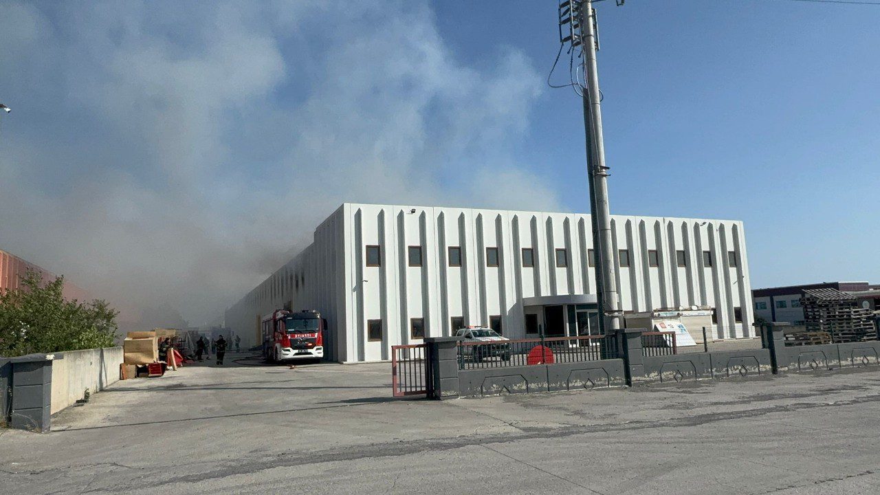 Tekirdağ’da Gıda Deposunda Yangın Paniği