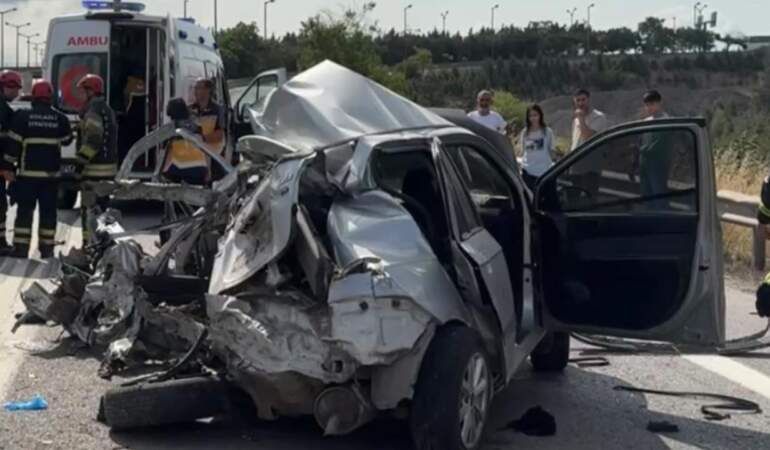 TEM’de Otobüs ile Otomobil Çarpıştı! 2’si Ağır 3 Yaralı