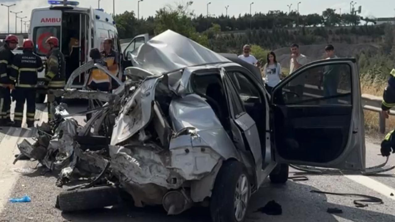 TEM’de Otobüs ile Otomobil Çarpıştı! 2’si Ağır 3 Yaralı