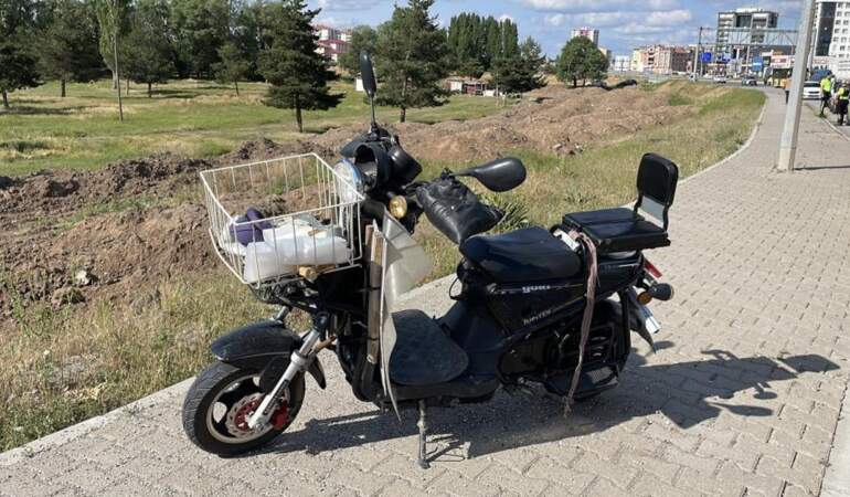 Tır, Elektrikli Motosiklete Çarptı! Sürücü Ağır Yaralı
