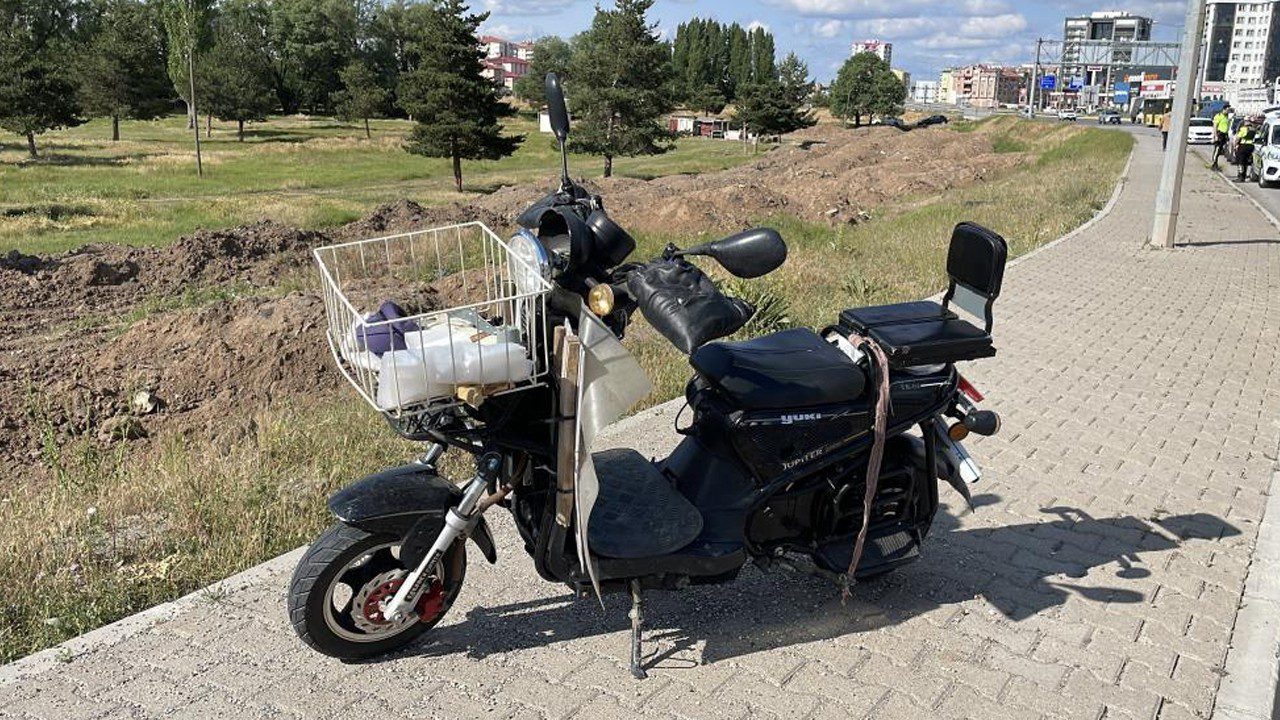 Tır, Elektrikli Motosiklete Çarptı! Sürücü Ağır Yaralı