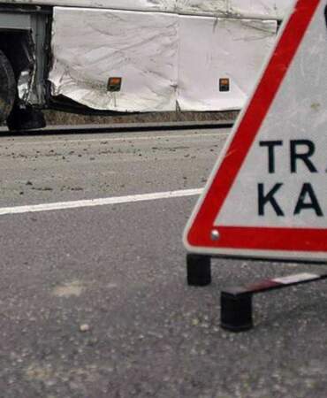 TIR’ın Çarptığı Motosikletteki 2 Kişi Öldü