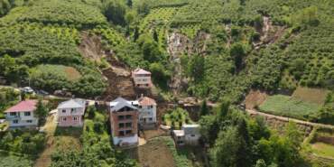Trabzon’da Heyelan Alarmı: 5 Ev Tehlikede, Tahliye Başladı