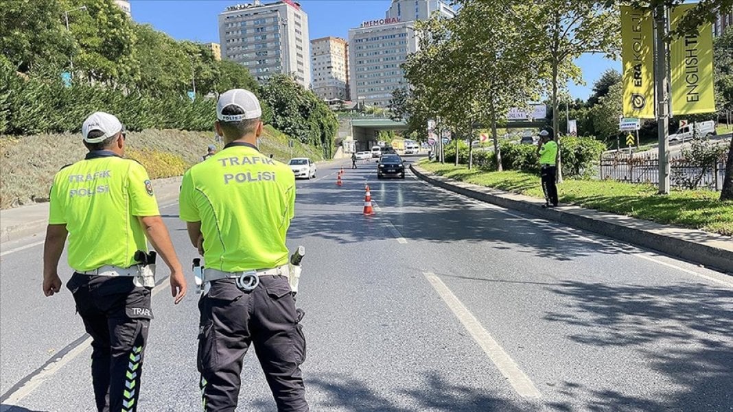 trafikte-aracindan-inenler-hapse-girecek-mi-3.jpg