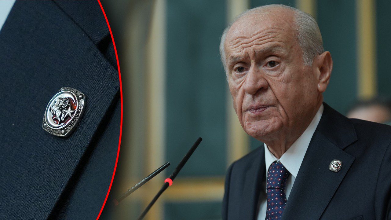 Tüm Gözler Devlet Bahçeli’ye Çevrilmişti! Aylar Sonra Gelen Konuşmada Dikkat Çeken Rozet… Ne Yazıyordu?