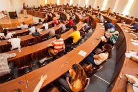 Türkiye’nin En İyi ve En Başarılı Hukuk Fakültesi Belli Oldu: Zirvedeki Üniversite Şaşırttı