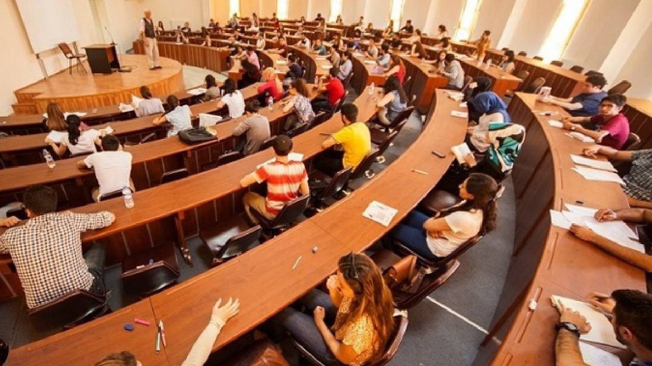 Türkiye’nin En İyi ve En Başarılı Hukuk Fakültesi Belli Oldu: Zirvedeki Üniversite Şaşırttı