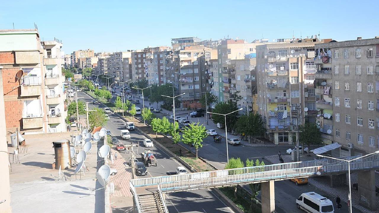 Türkiye’nin En Kalabalık Mahallesi Belli Oldu: Nüfusuyla İstanbul’daki Bütün İlçeleri Solladı