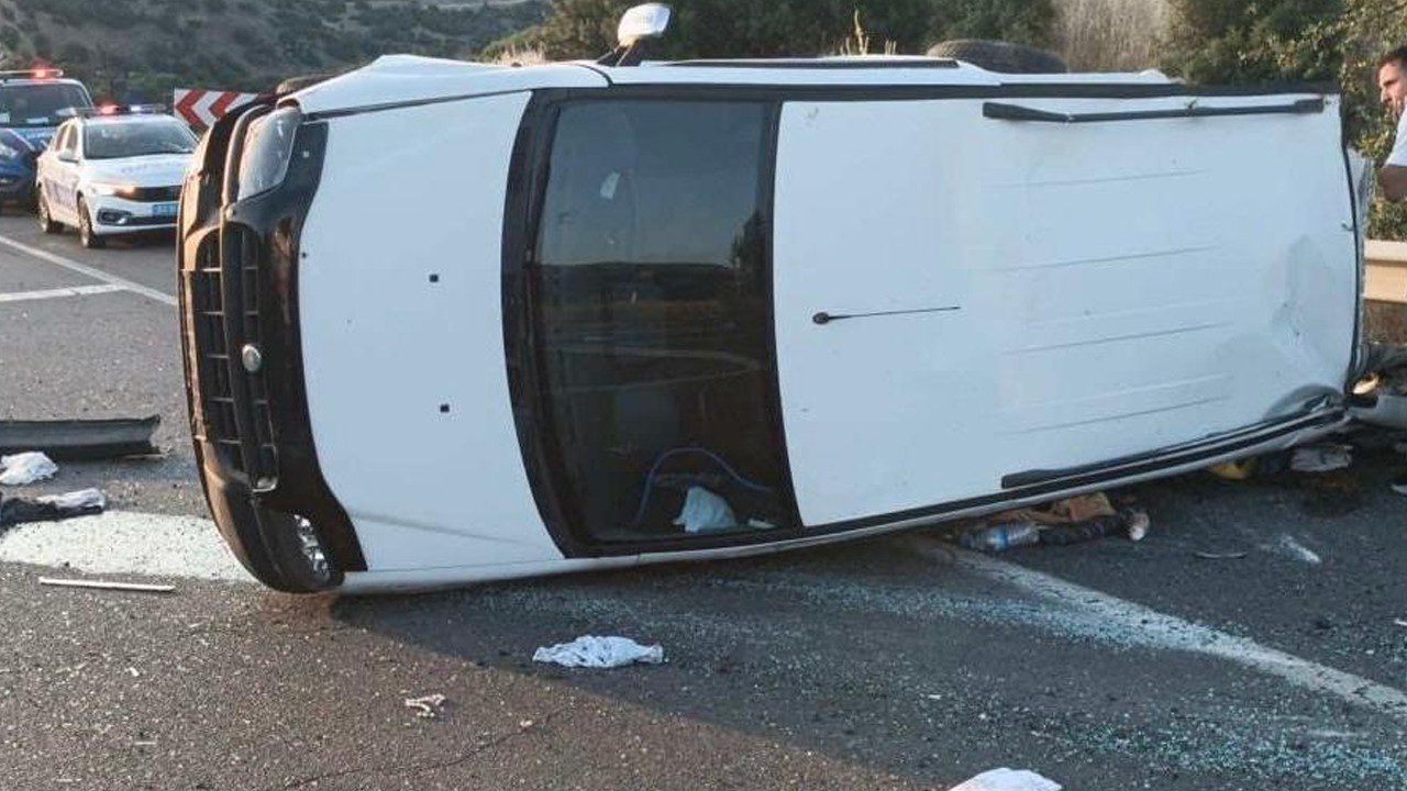 Uşak’ta Ticari Araç Devrildi! 1 Ölü, Biri Bebek 4 Yaralı