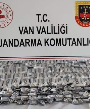 Van’da Kaçak Sigara Operasyonu: 100 Paket Ele Geçirildi