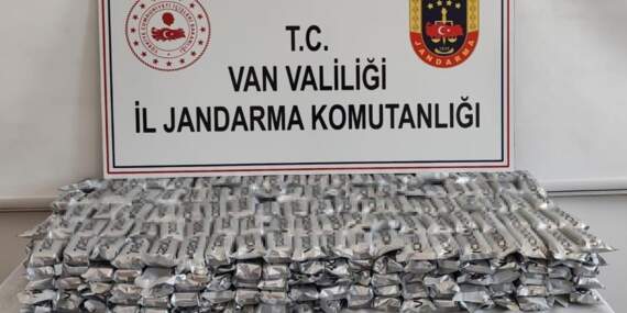 Van’da Kaçak Sigara Operasyonu: 100 Paket Ele Geçirildi