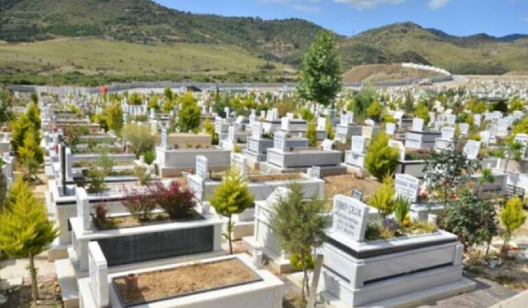 Vefat Eden Kişinin Kıyafetleri Neden Dağıtılır? Duyunca Çok Mantıklı Diyeceksiniz