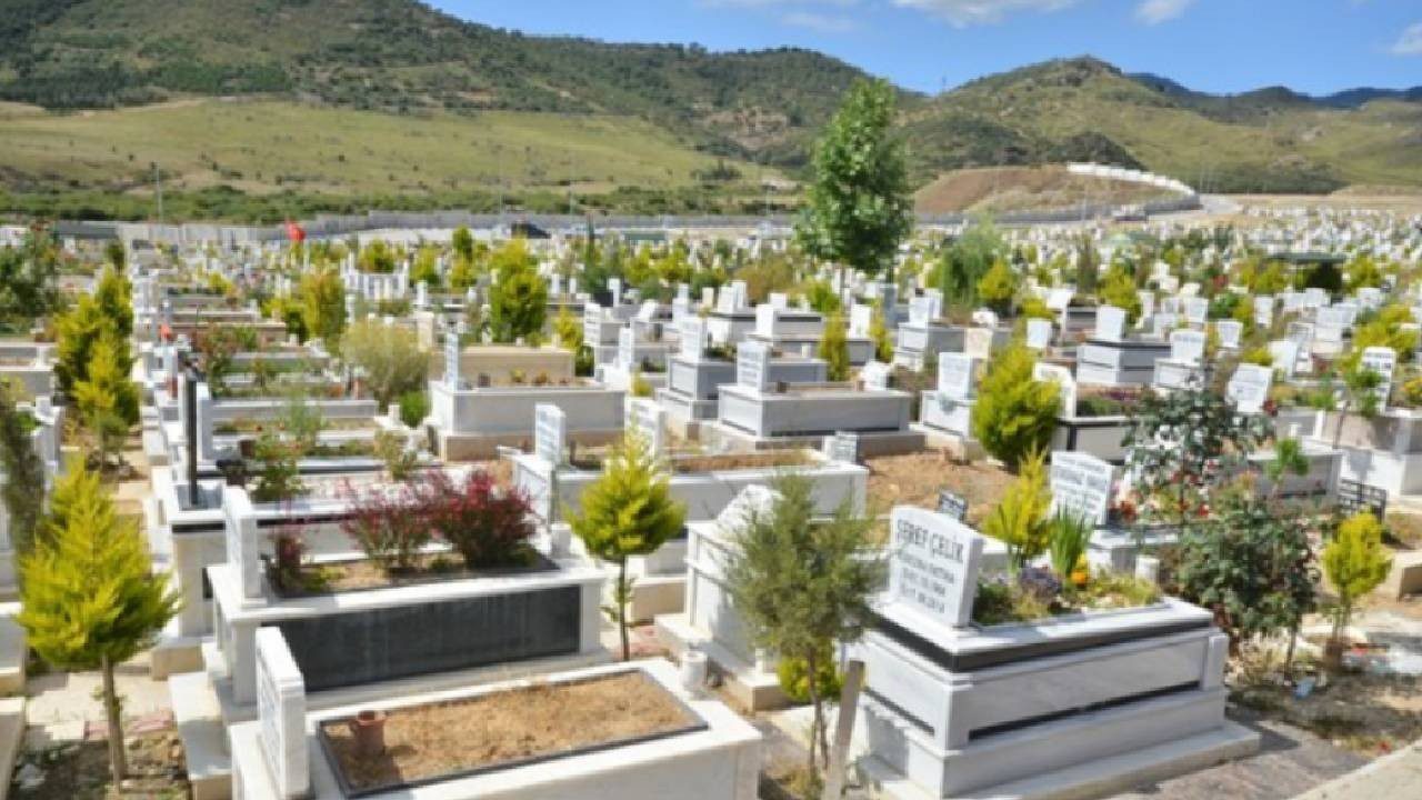 Vefat Eden Kişinin Kıyafetleri Neden Dağıtılır? Duyunca Çok Mantıklı Diyeceksiniz