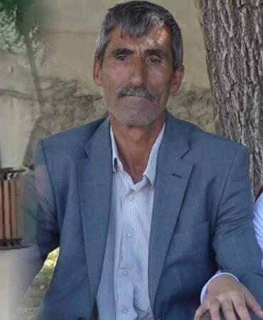 YKS’den Çıkan Kızına Elinde Çiçeklerle Koştuğu Anlar Gündem Olmuştu: ‘Süper Baba’ O Anları Anlattı