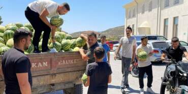 12 Ton Karpuz Satın Aldı, Ücretsiz Dağıttı