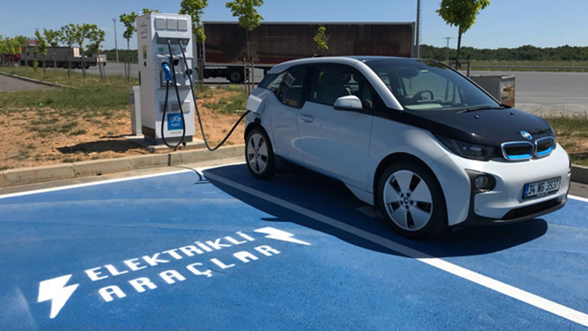 Piyasa alarm veriyor: Elektrikli otomobiller ikinci elde eriyor! Elektrikli otomobil almadan önce bu listeye bakın