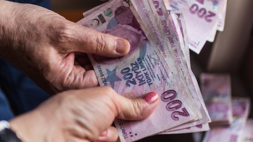 Memur ve memur emeklilerinin zamlı maaşları ne zaman yatacak?