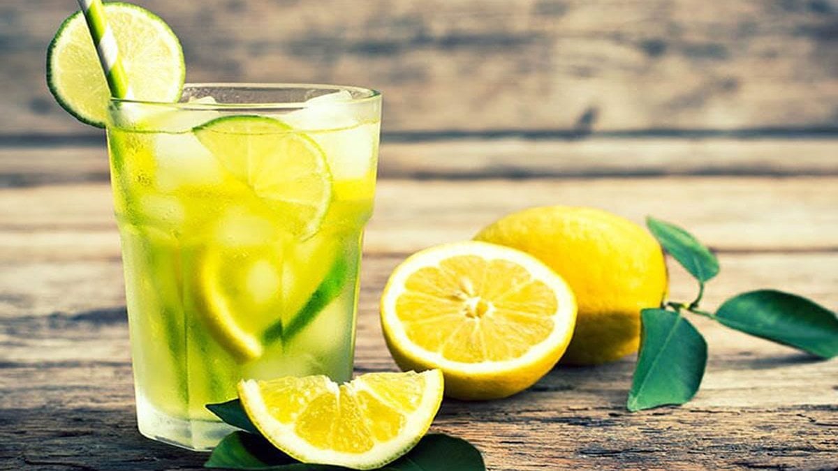 1794590 Evinizde 1 limon, 1 portakalınız varsa hemen deneyin! 1 portakal 1 limon ile 3 litre limonata