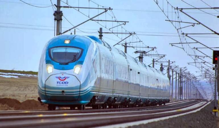 YHT’ye bin, kahveni al, havalimanına ışınlan! Gaziantep-Adana-Mersin hızlı treni Çukurova Havalimanı’na bağlanıyor