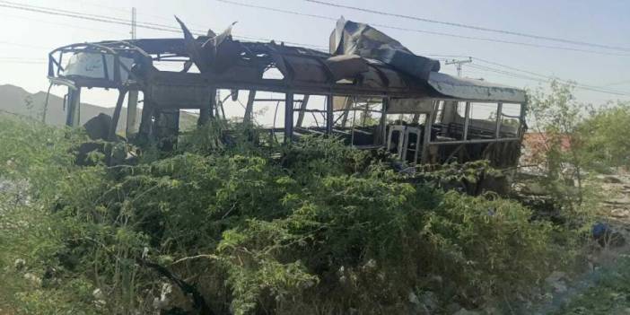 Pakistan’da okul servisine saldırı: 3’ü çocuk 5 ölü