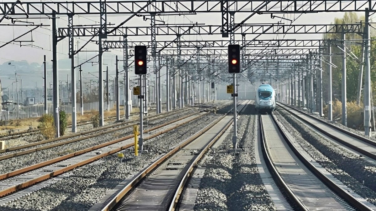 Demiryolu ağına 2,4 milyar euroluk rekor yatırım! Nahçıvan’a doğrudan bağlanacak tren hattı geliyor
