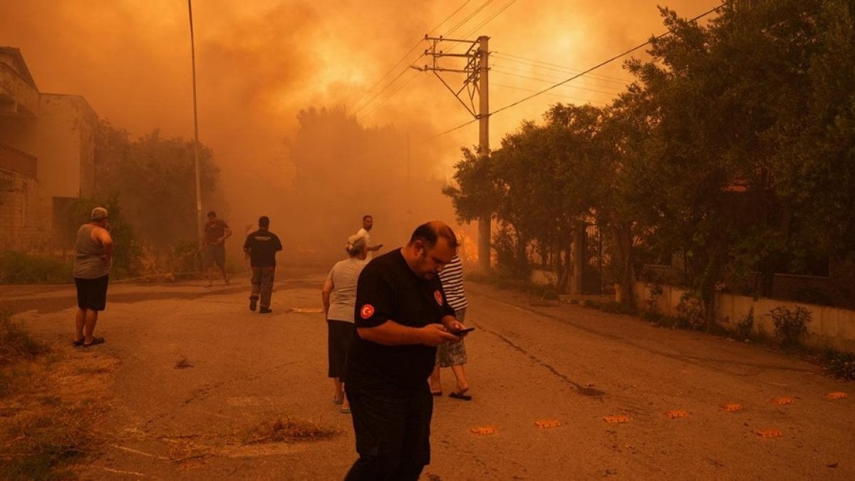 Memişoğlu: Yangınlardan etkilenen 46 kişinin tedavisi hastanelerde devam ediyor