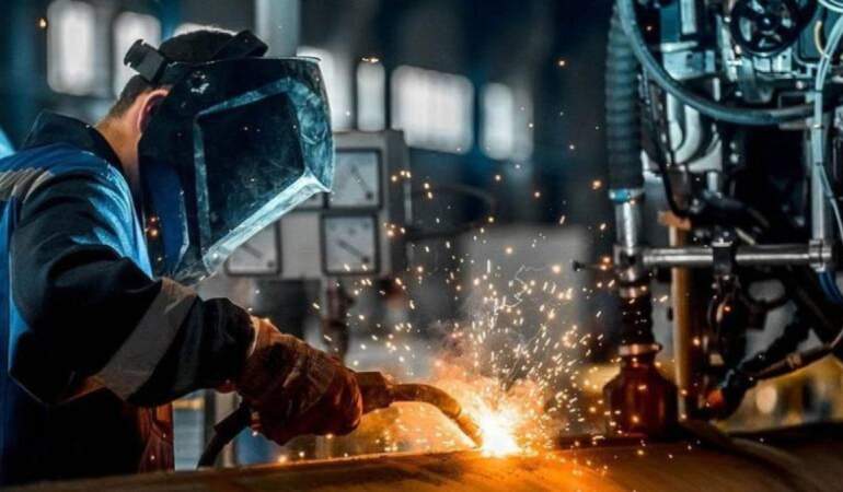 İmalat sanayinde daralma derinleşiyor: PMI, son 8 ayın en düşük seviyesinde