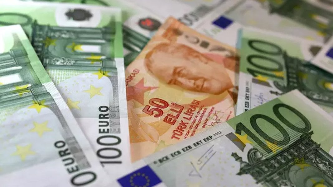Dolar sert düştü, euroda yeni rekor geldi: Euro/dolar paritesi 4 yılın zirvesinde