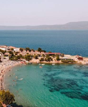 Çeşme değil, Alaçatı hiç değil! İzmirliler akın akın buraya gidecek! İzmir’in okyanusu aratmayan en güzel plajı