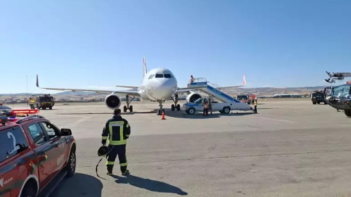 Sharjah–İstanbul seferinde uçak motor arızasıyla acil iniş yaptı: 144 yolcu tahliye edildi