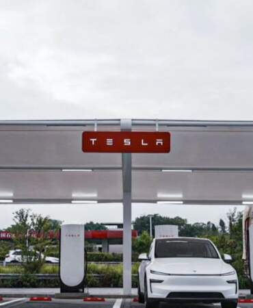 Tesla’nın yeni silahı devrede! V4 Supercharger test edildi, sadece Tesla’ları değil hepsini şarj edecek: İşte o şarj hızı…