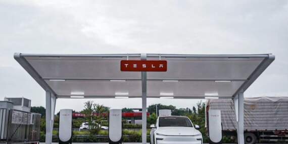 Tesla’nın yeni silahı devrede! V4 Supercharger test edildi, sadece Tesla’ları değil hepsini şarj edecek: İşte o şarj hızı…