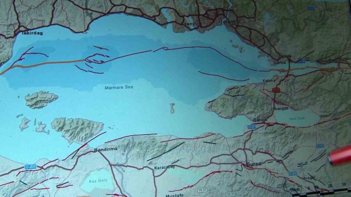 6 Şubat depremi tahmini ile gündem olmuştu! Gemlik depremi sonrası 2 bölgeyi işaret etti: 6.8 büyüklüğüne kadar çıkabilir