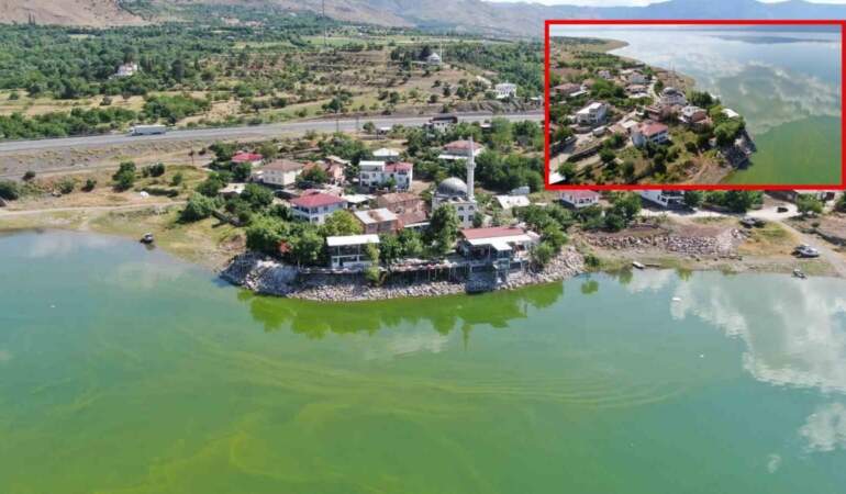 Elazığ’da şaşırtan manzara! Su içinde kalan köy adeta bir tatil cennetine dönüştü: Bir anda yarımada oldu
