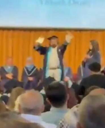İmamoğlu’na destek için diplomasını yırtan genç gözaltına alındı