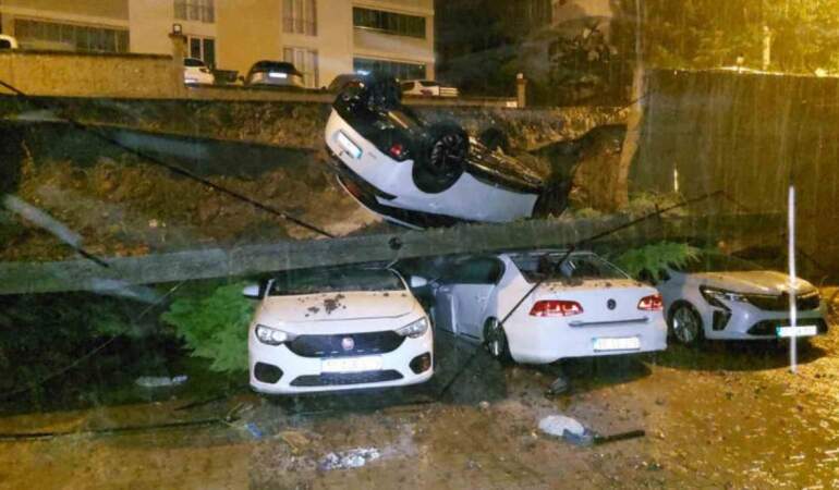 Meteoroloji uyarmıştı! Samsun’da sağanak felaketi: İstinat duvarı çöktü, araçlar hurdaya döndü
