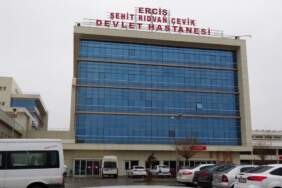 Yeşil alan aylardır tadilatta, hastalar mağdur: Erciş Devlet Hastanesi’nde muayenesiz teşhis skandalı