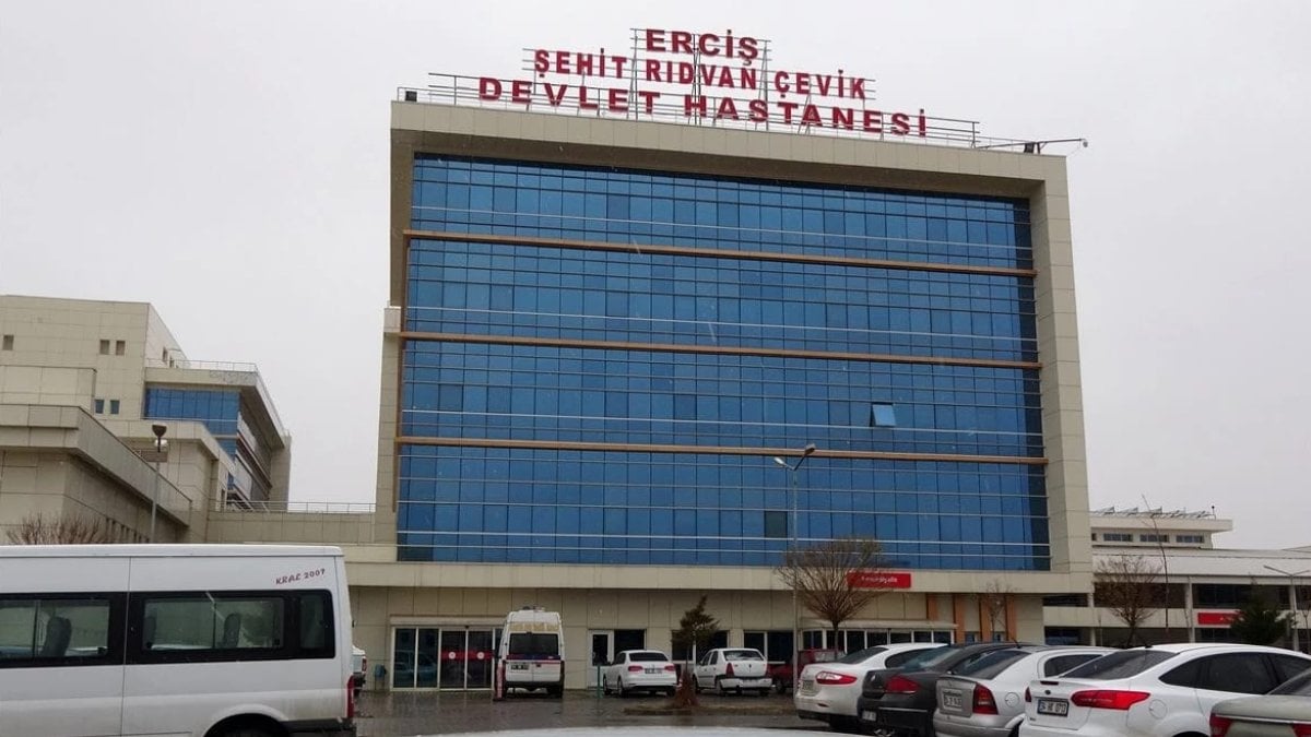 Yeşil alan aylardır tadilatta, hastalar mağdur: Erciş Devlet Hastanesi’nde muayenesiz teşhis skandalı