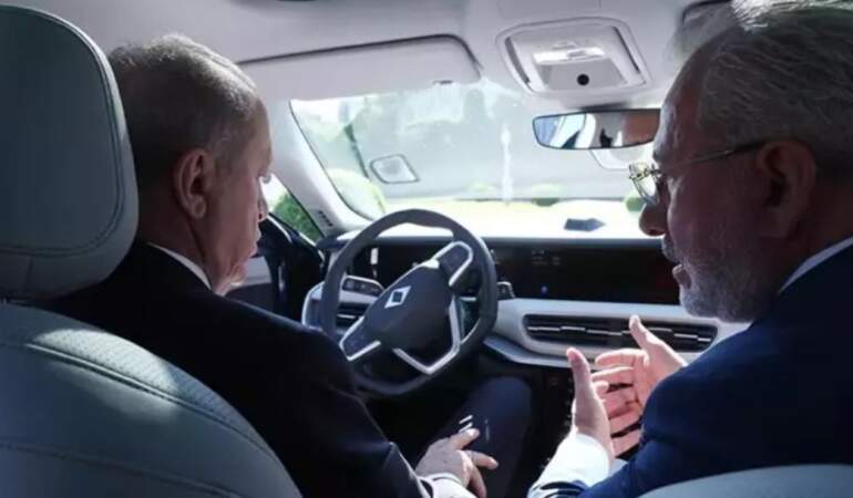 Erdoğan, TOGG’un yeni modeli T10F’i test etti