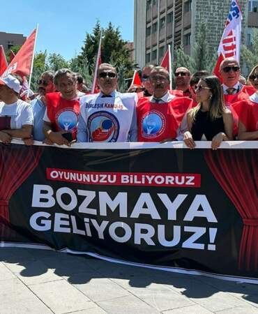 Birleşik Kamu İş ve Eğitim-İş’ten ‘toplu sözleşme’ eylemi: Bu maaşla ayın ilk haftasını çıkarabilmek bile mucize