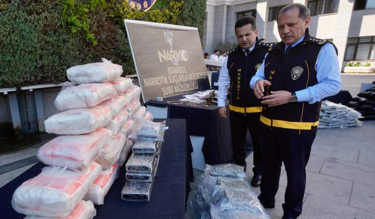 İstanbul ve Norveç’te eş zamanlı uyuşturucu operasyonu: 365 kilo uyuşturucu ele geçirildi, 17 kişi tutuklandı