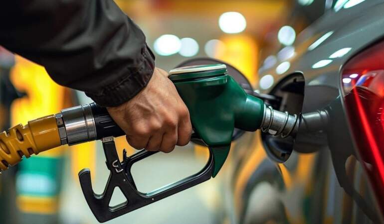 Motorine zam geldi: Litresi 55 TL’yi aştı
