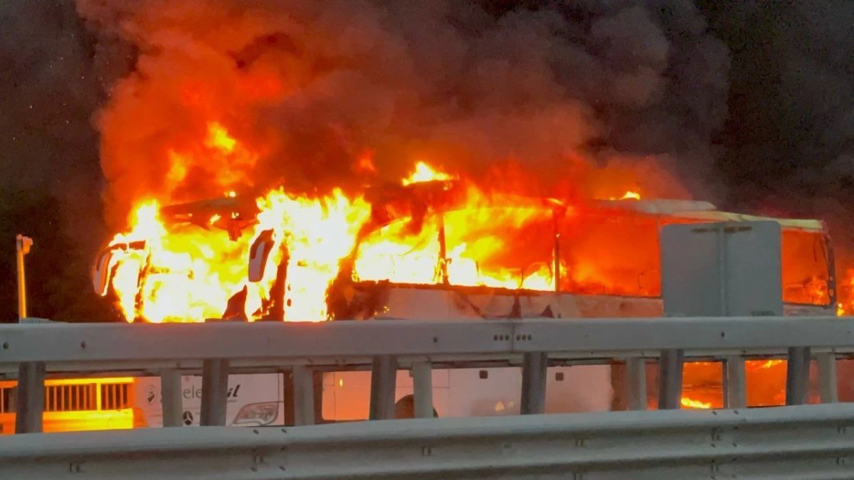 Anadolu Otoyolu’nda otobüs yangını: İstanbul yönü trafiğe kapandı