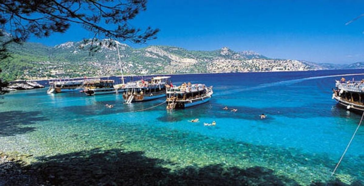 Berrak denizi ve sessizliği büyülüyor! Tatil kelimesinin karşılığını burada bulacaksınız: Bu koyu unutamayacaksınız