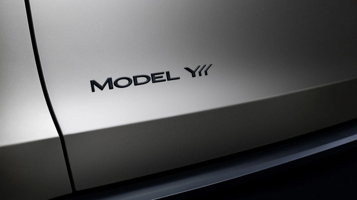 5 metrelik dev Tesla ortaya çıktı! İşte 6 koltuklu yeni Model Y L ve Türkiye’ye geliş tarihi