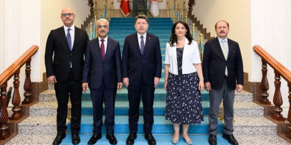 DEM Parti görüşmesi sonrası bakan Tunç’tan açıklama: Terörsüz Türkiye hedefiyle Türkiye Yüzyılı’nı birlikte inşa edeceğiz